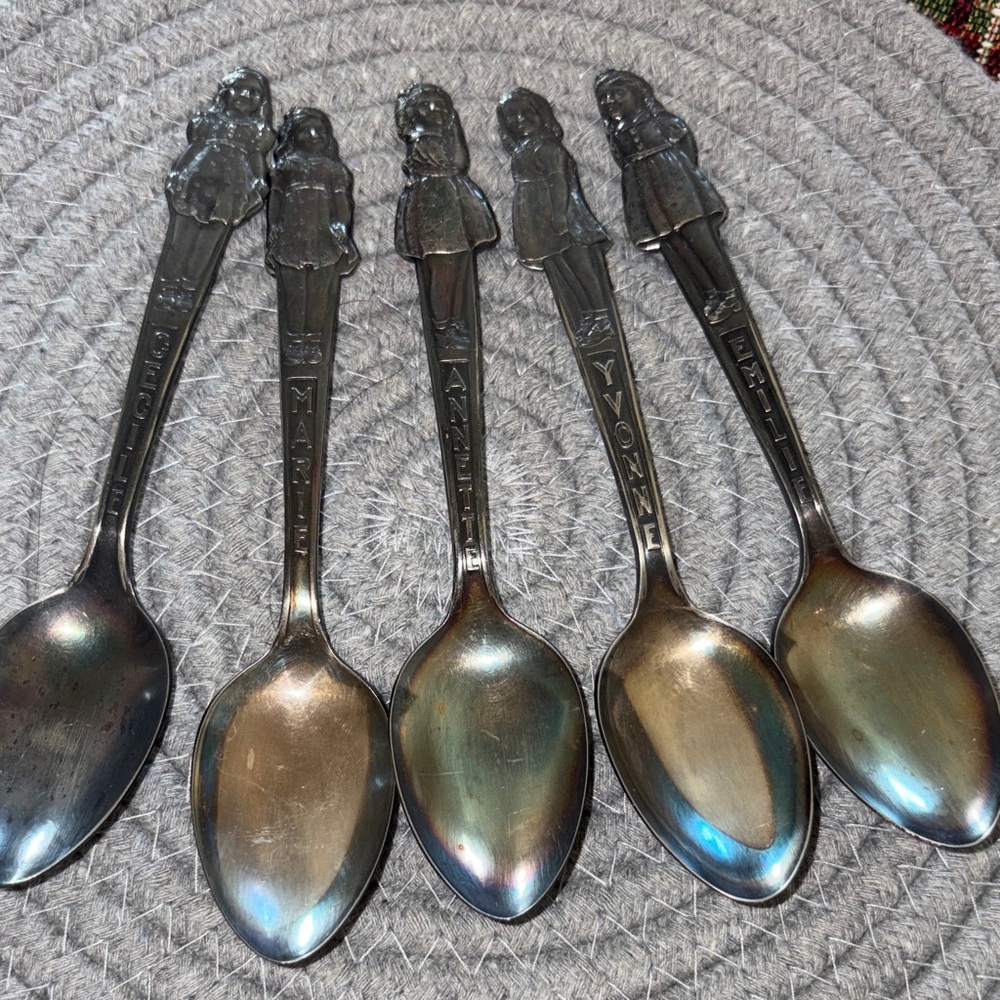 Vintage Carlton silver plate spoon set